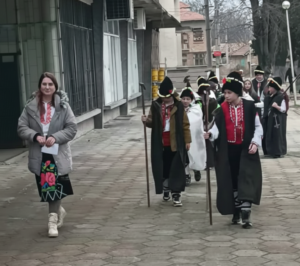 Празнична магия в Долна Липница: Коледари огласиха кметството с наричания за здраве